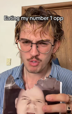 HVFmCJhXYAEXDqT.png