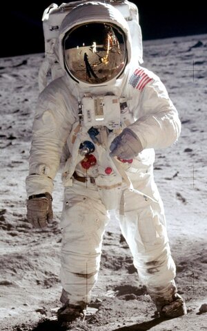 Aldrin_Apollo_11_cropped.jpg